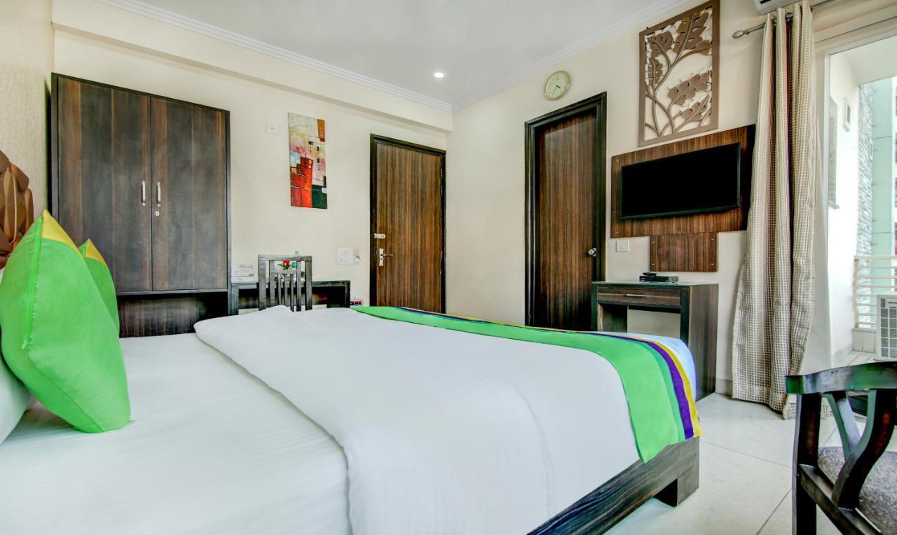Hotel Treebo Trend Blooms Premium Gurgaon Exterior foto