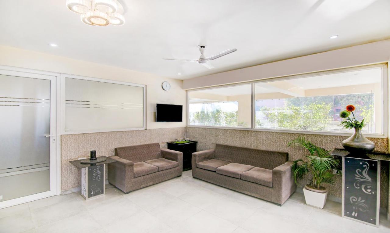 Hotel Treebo Trend Blooms Premium Gurgaon Exterior foto